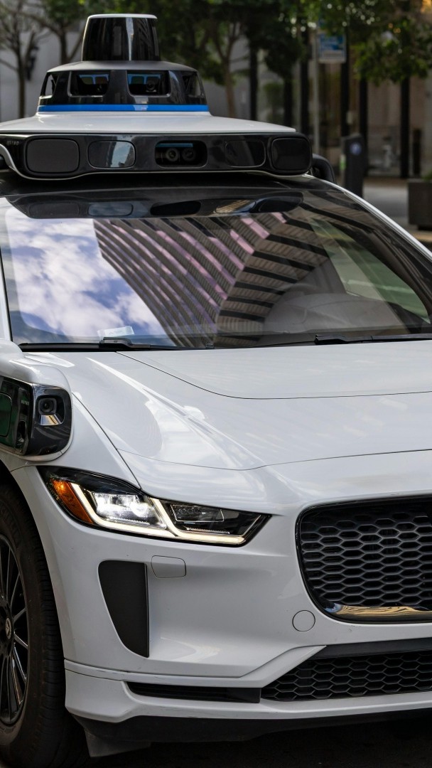 Les voitures autonomes sont beaucoup plus sûres 🚘 92% d'accidents en moins avec les piétons, 96% d'accidents en moins aux intersections… Une étude montre que les voitures autonomes sont beaucoup plus sûres que les voitures "normales". 🎙️ Anthony Morel