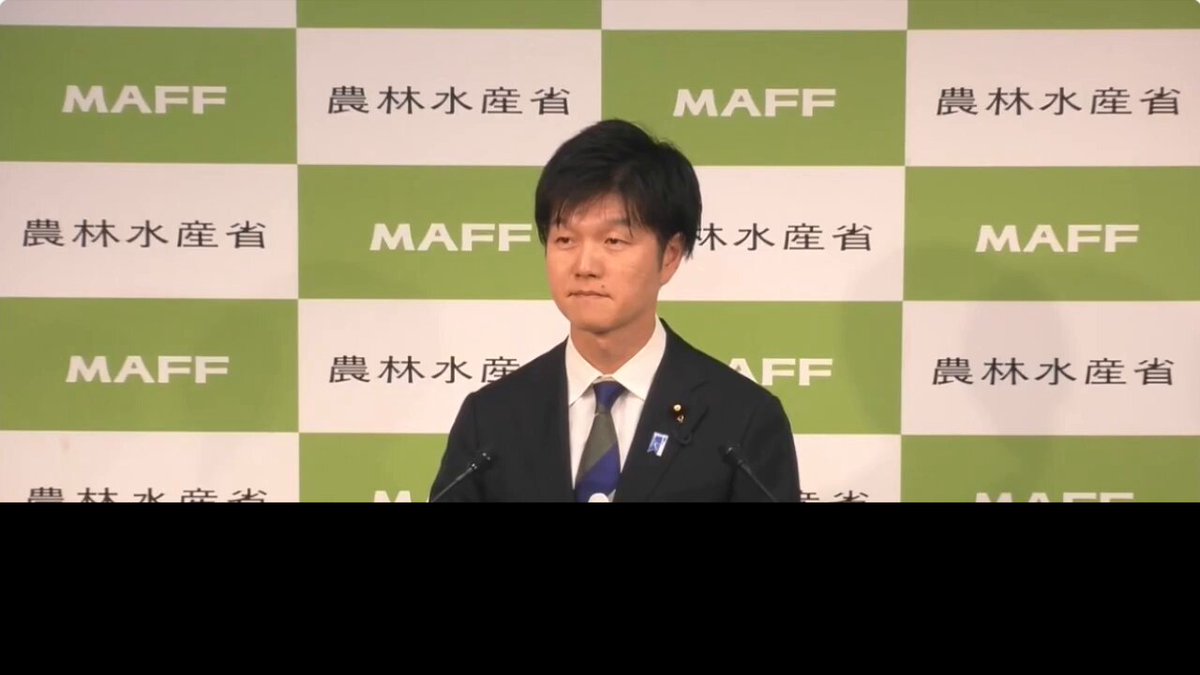 鈴木農水相がおこめ券の使用期限について、発案当初から想定内だったと発言。それなら、なぜ今まで言わなかったのだろうか。 ---文字起こし--- 2025/12/9 記「聞いてる質問に答えてください。さっきも答えておられなかったけど。(おこめ券を)発案した時に使用期限を設ける必要があるということは想定内だったんですか？」 鈴「もちろんです、それは」 記「じゃあなぜそういうふうに言わなかったんですか、あの時点で？」 鈴「なんか聞かれましたっけ？そんな質問」 記「いやいや、だってご自分で非常に使い勝手のいい。だって新しい券面を作るんだったら、使い勝手がいいとは言いづらいんじゃないですかね」 鈴「それは申し訳ないんですけど、使う側の皆さんのご判断だと思いますので」