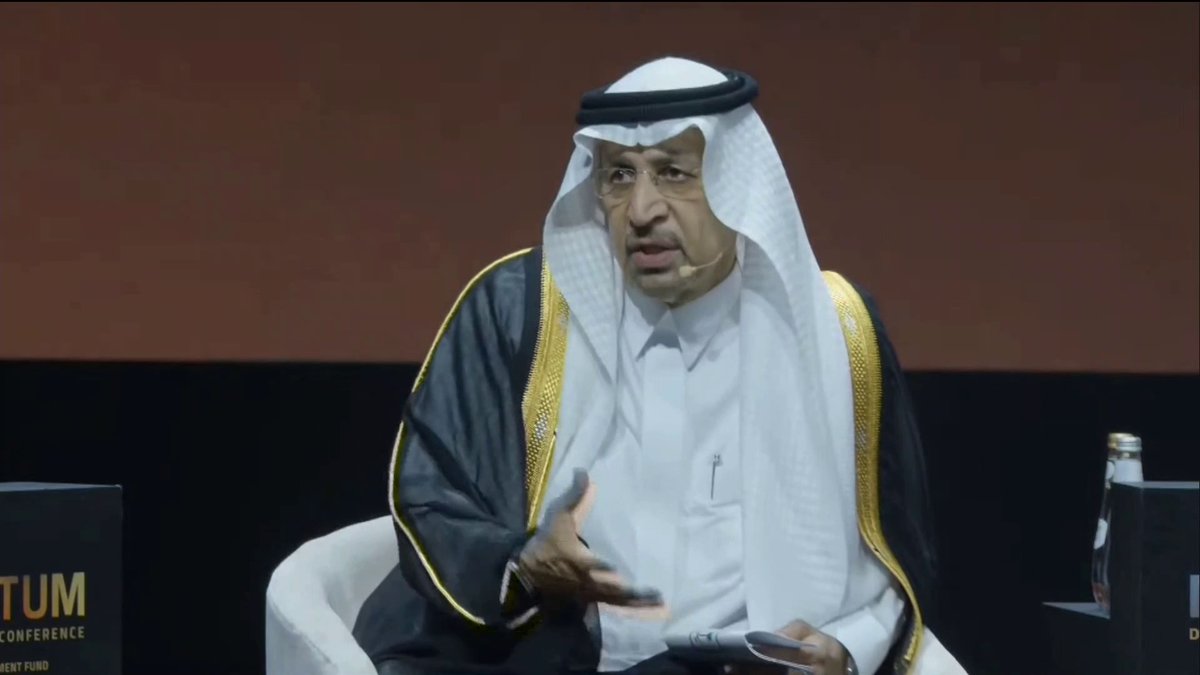 🔴 وزير الاستثمار خالد الفالح: - لدينا في المملكة 4 مطارات كبرى ستدخل السوق 💸 - صناديق التنمية الوطنية تلعب دورها في جمع واستقطاب رؤوس الأموال العالمية 💰