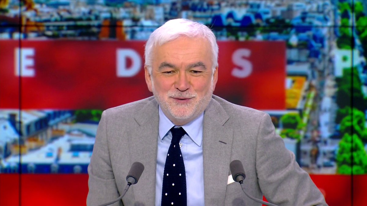 Toujours constant quand il s’agit d’être à gerber, Pascal Praud défend Brigitte Macron et Ary Abittan en blâmant les victimes Toujours où on l’attend, au fond à gauche de la fosse septique