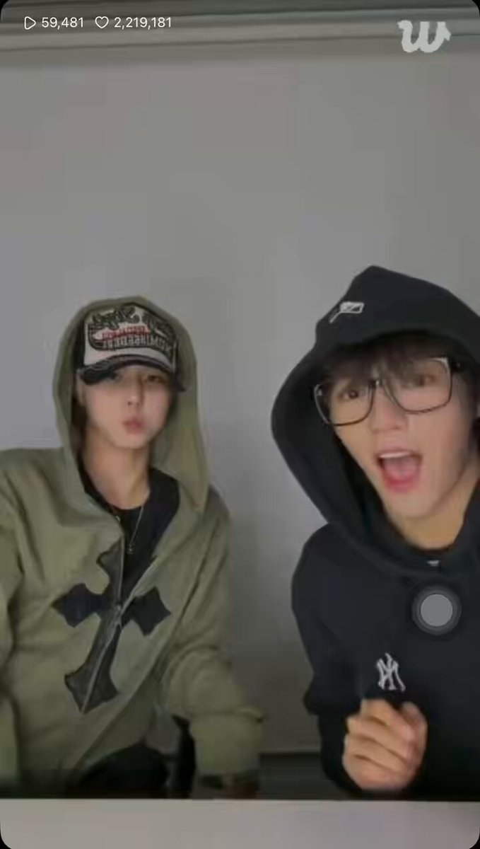 jl’s tmi on their acon 2025 experience with sb19: during acon, he was just *speechless*. he kept telling juwon that he hopes time would fly faster (so they can meet sb19 faster). “in philippines, i went to a lot sb19’s events but we never had the chance to share a stage, so this time i was really *happy*. i also went to their fancon in the ph once, they were really really good. an inspiration. so good.” juwon said jl got “성덕” (success as a fan) because he was just once a fan, but now also an idol that can communicate with their idol, also take photos, do challenges. jl sad there’s a lot he wants to say. when he found out sb19 was going to acon, he tried his best to make connections (probably to make sure they’ll interact) and luckily they said okay. as soon as they met, sb19 weren’t like “seniors”. they were friends, big brothers. they were so nice and kind (juwon and woongki agree). sb19 also talked to them a lot so it wasn’t awkward at all. when we were doing the dc, they (and the staff) were cheering for us so loud. jl also said there were a lot of filipinos, in the place they ate, in the hallways and even all of sb19’s staff. juwon said it was comforting for jl, and refreshing for him. jl said “these people.. they look like me! there were so many filipino and it’s been a while since i’ve been to philippines so i really loved it.” he also said it’s been a while since he spoke tagalog and juwon said when they met sb19, he struggled speaking tagalog 😆 jl said he got confused because he uses 3 languages. #아홉 #AHOF AHOF #SB19 SB19 Official