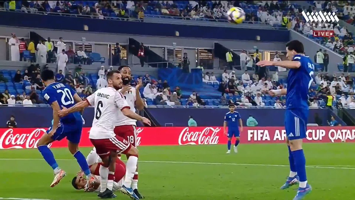 سلطان كاد أن يقلص الفارق للأزرق أمام الإمارات 😶 تابعوا المباراة وباقي المواجهات في #كأس_العرب_على_شاشا 🏆💫 شاهد الآن مجاناً وبدون تسجيل دخول 📺