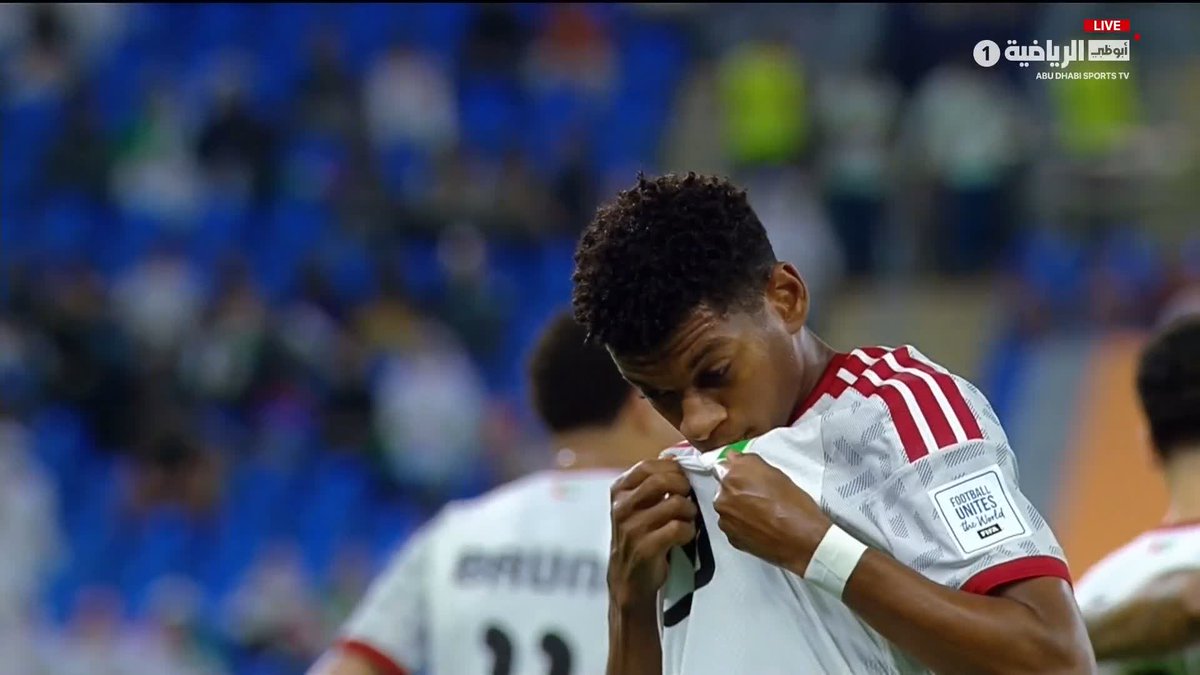 فيديو فهد الهاجري يمرر الكرة للاعب الامارات ليأتي الهدف الثاني لهم 😳💔 #الكويت_الامارات