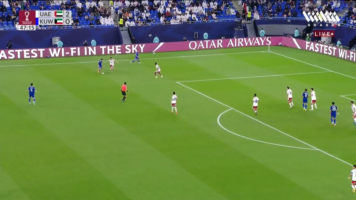 الأزرق يفتتح الشوط الثاني بصاروخية ولكن حارس الإمارات يمنع الهدف الأول 🚀🧤 تابعوا المواجهة وباقي مواجهات #كأس_العرب_على_شاشا 🏆 يمكنكم مشاهدة المباريات مجاناً وبدون تسجيل دخول 📺