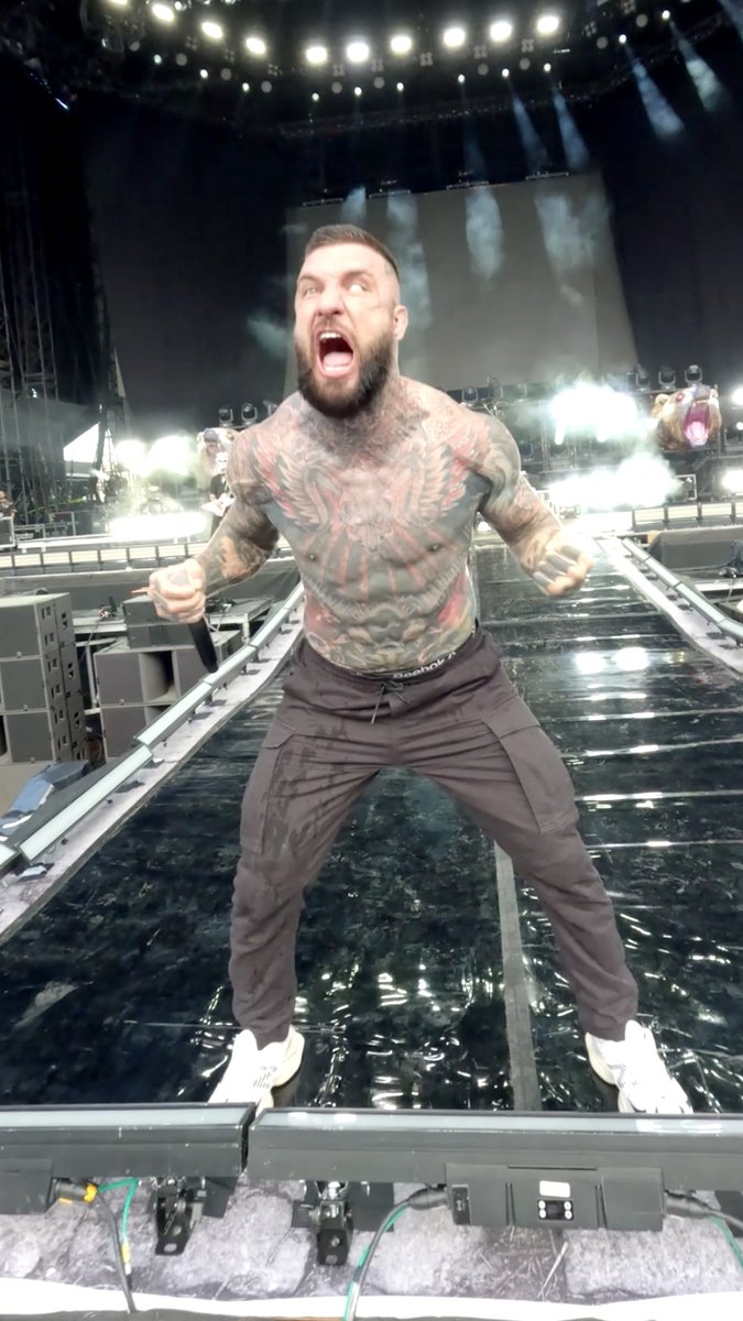 No mic. No mercy. That's Louder Than Life. 🗣️