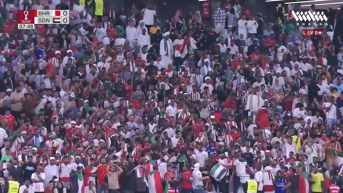 حماس جمهور منتخب السودان في المدرجات 🇸🇩😍 تابعوا المباراة وباقي مواجهات #كأس_العرب_على_شاشا 🏆💫 شاهد الآن مجاناً وبدون تسجيل دخول 📺