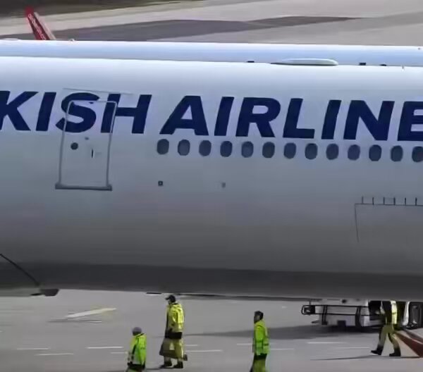 Türk Hava Yolları’nın en hırçın ve söz dinlemeyen uçağı TC-JDM namı diğer “Deli Mike” Bir efsaneye göre “Canı istediği zaman uçar, canı istemediği zaman uçmaz.”