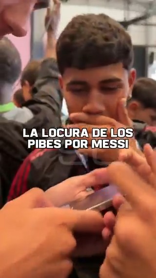 🚨Watch: Newell’s and River youth academy players reacting after meeting Lionel Messi… pure joy and disbelief. 🤩🐐