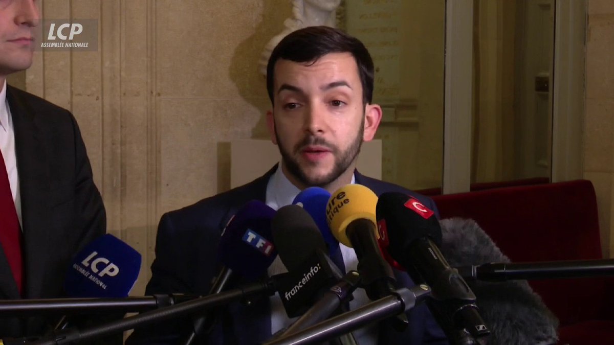 "Les médias nous présentent toujours [...] M. Mélenchon comme la 8e merveille intellectuelle du monde. Alors là bravo, grand stratège, [...] avoir fait élire les députés PS qui sont la super béquille de Macron et les écolo, nouveaux socio-traîtres de service", réagit Jean-Philippe Tanguy Ⓜ️.