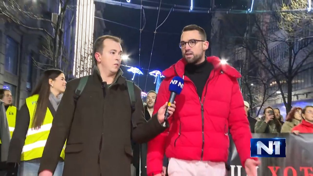 Student Pravnog fakulteta Lazar Bučevac kazao je da se u javnosti stalno može čuti "kako su studenti nešto mogli bolje da urade", ali da fokus ostaje na protestima i na pritiscima za raspisivanje vanrednih parlamentarnih izbora. Mladen Savatovic