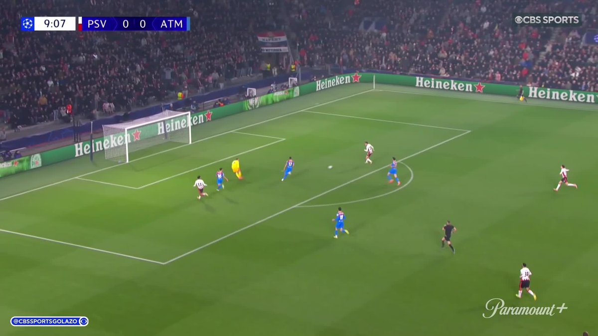 A brilliant team move by PSV is finished off by Guus Til ⚽️