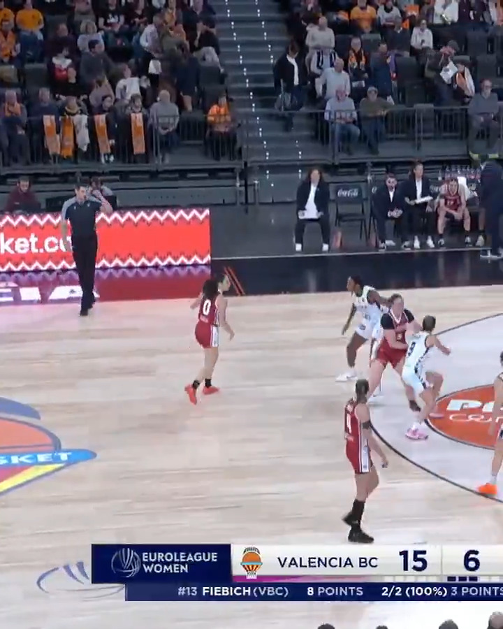 Carla Leite put on a SHOW in Valencia 🥶 #EuroLeagueWomen x Casademont Zaragoza