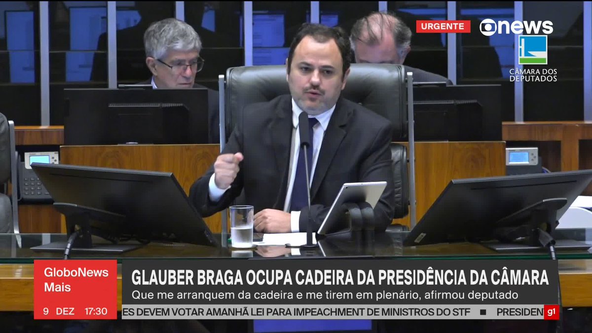 🇧🇷 Deputado Glauber Braga (PSOL-RJ) ocupa cadeira do presidente Hugo Motta e diz que não vai deixar Plenário da Câmara.