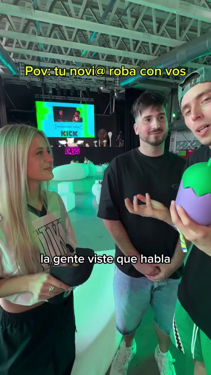 "La gente no puede ver a un hombre lindo con una chica más o menos. Ella está robando conmigo": la confesión del streamer Kecha.