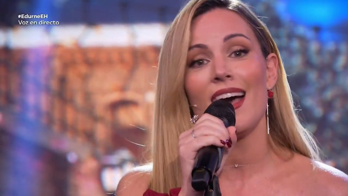 .Edurne canta en directo, ‘Blanca Navidad’ #EdurneEH