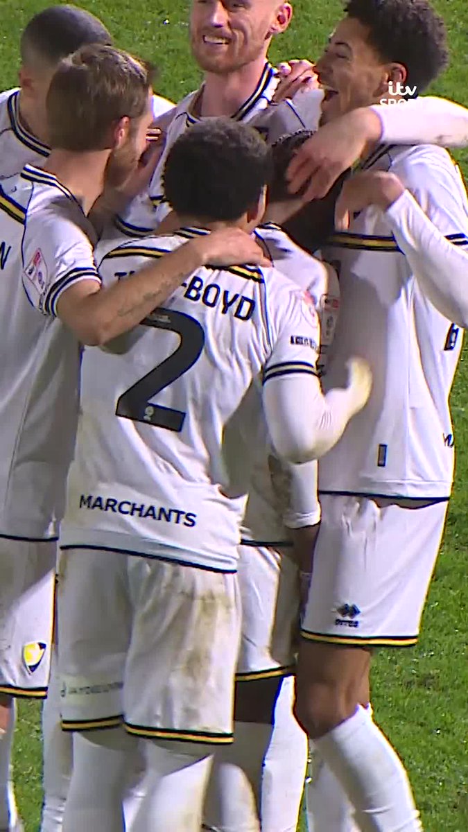 WALLOP! 💥 Stunning strike from Cheltenham Town's Ethan Archer
