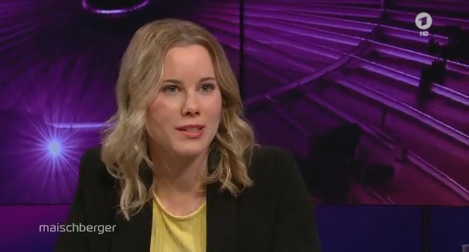 In Deutschland sei „die staatliche Einschränkung von #Meinungsfreiheit sehr, sehr gering“, so die Journalistin @JuliaRuhs. Es gebe aber einen sozialen Druck, dass man „in Ungnade fällt bei Freunden und Bekannten“ oder man im Extremfall seinen Job verlieren könnte. #maischberger