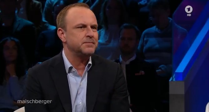 Zum ersten Mal werde in der nationalen Sicherheitsstrategie der #USA „Europa nicht mehr als Partner beschrieben“, erklärt der Sicherheitsexperte Peter R. Neumann. Die USA unter #Trump „sehen Europa als Gefahr für die Demokratie“ und sogar als „Feind“. #maischberger
