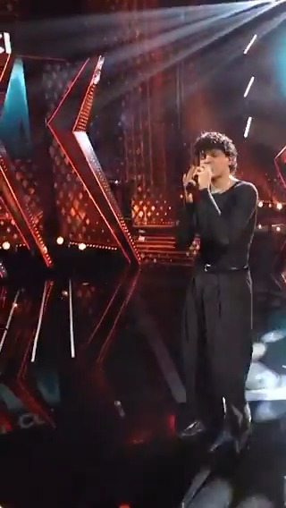 #NicolòFilippucci con “Laguna” accede alla finale di #SanremoGiovani 🎤 #Sanremo2026 #SaràSanremo