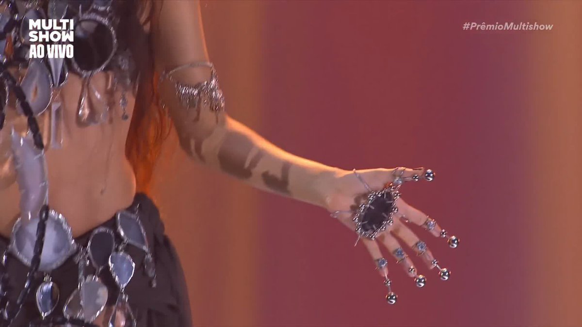 Eu tô passando mal com Marina Sena nesse momento!! 😍 #PrêmioMultishow”