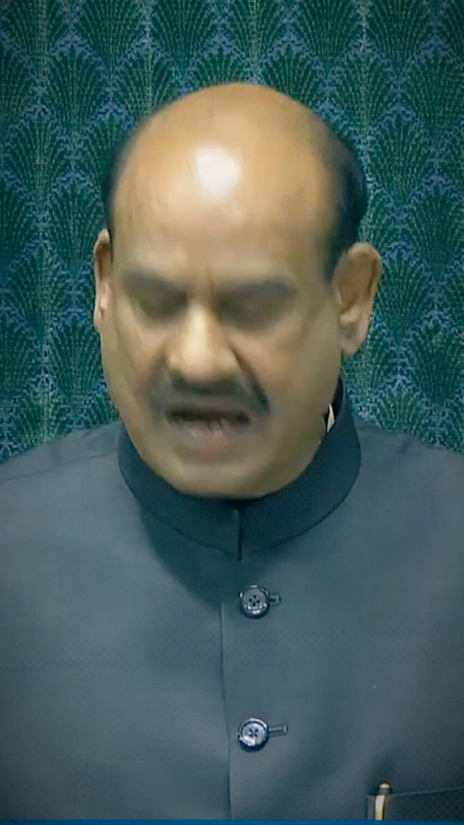 ‘वंदे मातरम्’ की जगह वंदे भारत बोलने वाले राष्ट्रभक्ति और ‘वंदे मातरम्’ पर ज्ञान देने चले थे! खुद नरेंद्र मोदी ने वंदे भारत बोला - ढोंगियों को सुना जाये👇