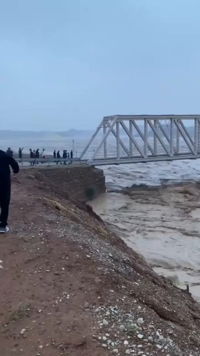 العراق 🇮🇶 شاهد كمية السيول في قضاء داقوق بمحافظة كركوك، نتمنى أن يتم استغلال هذه الخيرات لتعزيز مخزون المياه ودعم الزراعة والبلد بشكل عام. #منقول 10-12-2025 #Iraq