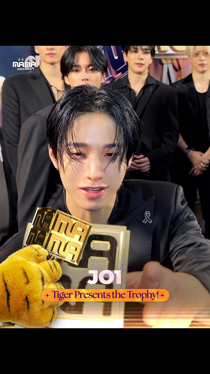 [#2025MAMA] Tiger Presents the Trophy!🐱🏆 JO1 Mission accomplished, with a little roar! - FAVORITE ASIAN ARTIST HEAR MY ROAR, UH-HEUNG 2025 MAMA AWARDS #MAMAAWARDS #2025MAMAAWARDS