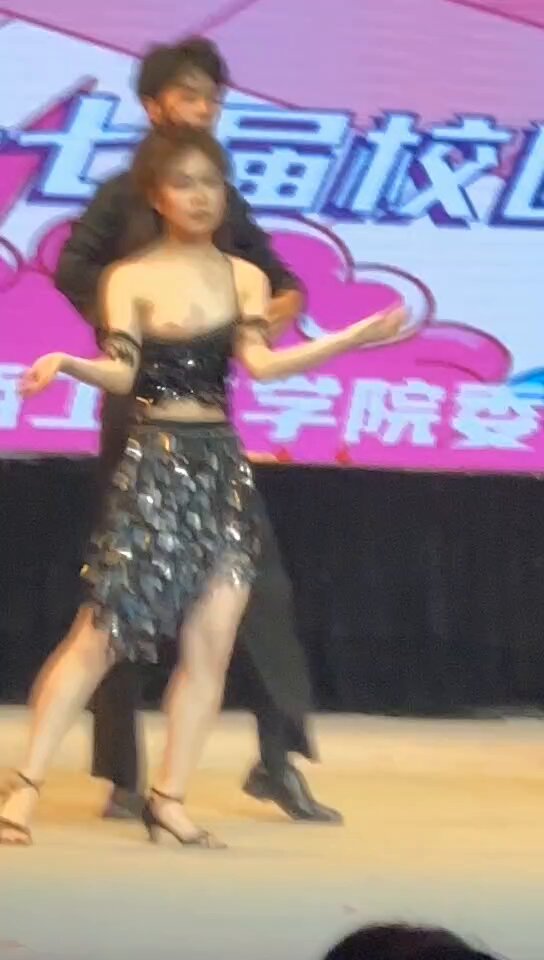春光无限的校园拉丁舞。#女大