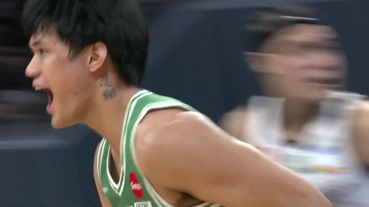 SHEESH LUIS 😤 Luis Pablo turns the tide to the DLSU Green Archers' favor and puts up a timely basket to take the lead, plus a highlight block against the UP Fighting Maroons in the fourth quarter of the UAAP Finals Game 1. #StrengthInMotionHopeInAction #LegendsStartHere