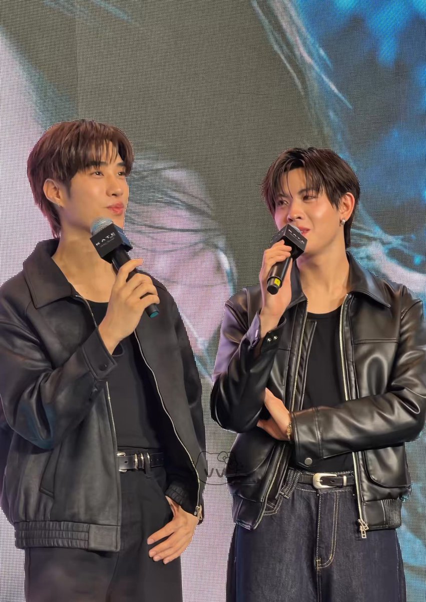 🐰 : ผมไม่เคยงอนครับ 🗣️ : รู้สึกยังไงต้องง้อเค้า 🐶 : ผมรู้สึกว่าเวลาง้อเค้าแล้วแบบมันน่ารักดี ผมเลยอยากง้อบ่อย ๆ ให้เลยครับพี่ คนที่อยากง้อเธอที่สุด55555555🫠 TLEFIRSTONE IN THE MOON #KATEJellyFishTHxTlefirstone