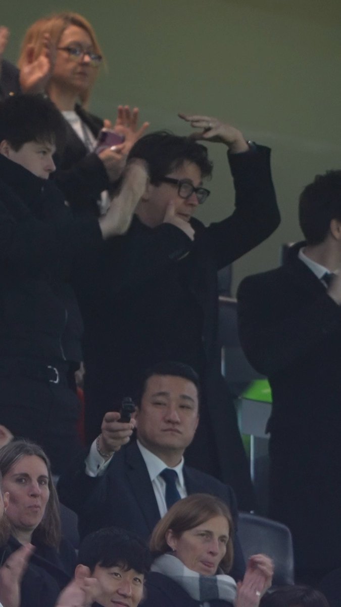 Michael McIntyre attempting Xavi Simons' celebration 📞😅
