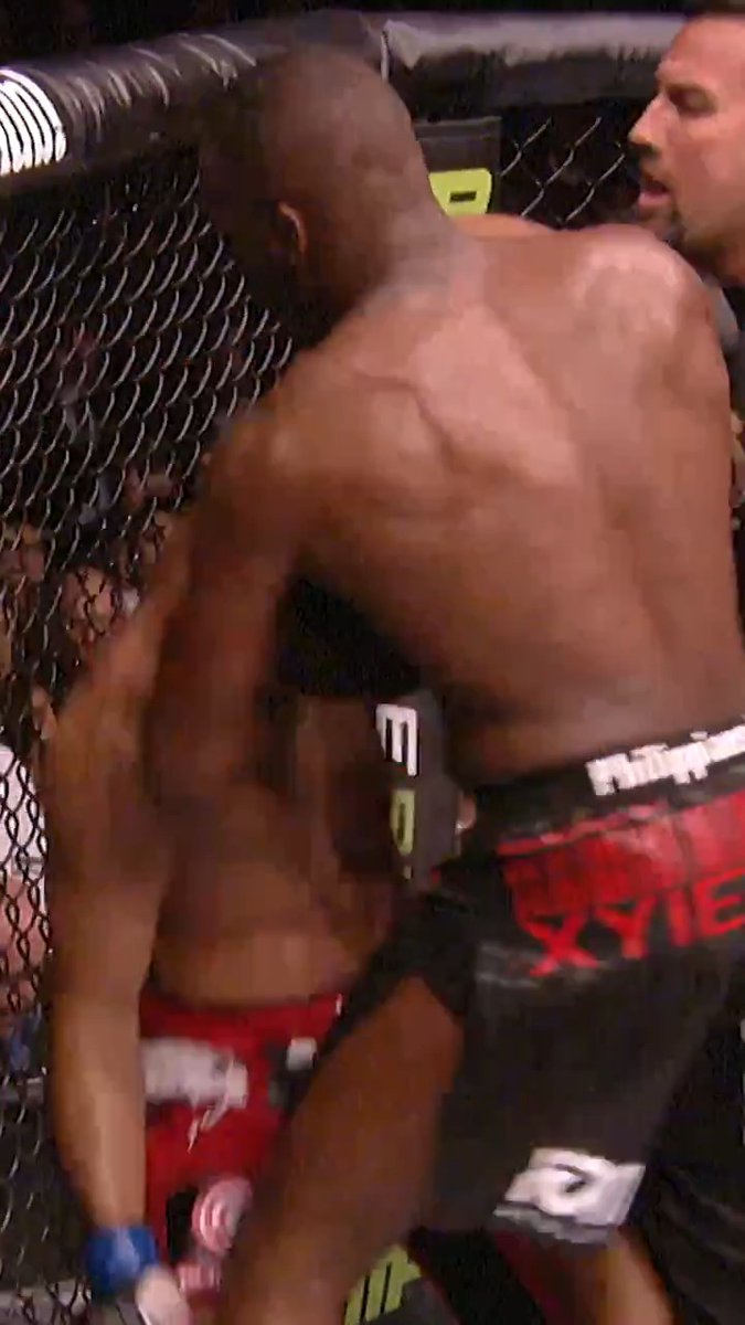 🔙 Il y a 14 ans jour pour jour, Jon Jones soumettait Lyoto Machida. 🥶 Iconique ✨