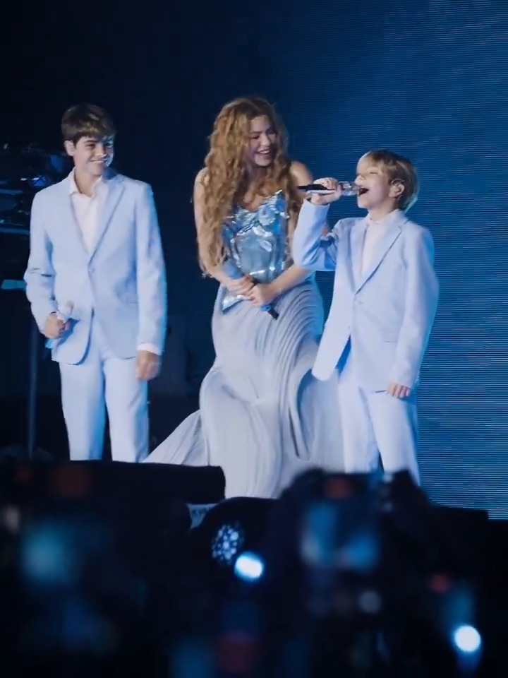 "Shakira": Porque cantรณ #Acrรณstico junto a sus hijos durante el segundo show en Vรฉlez