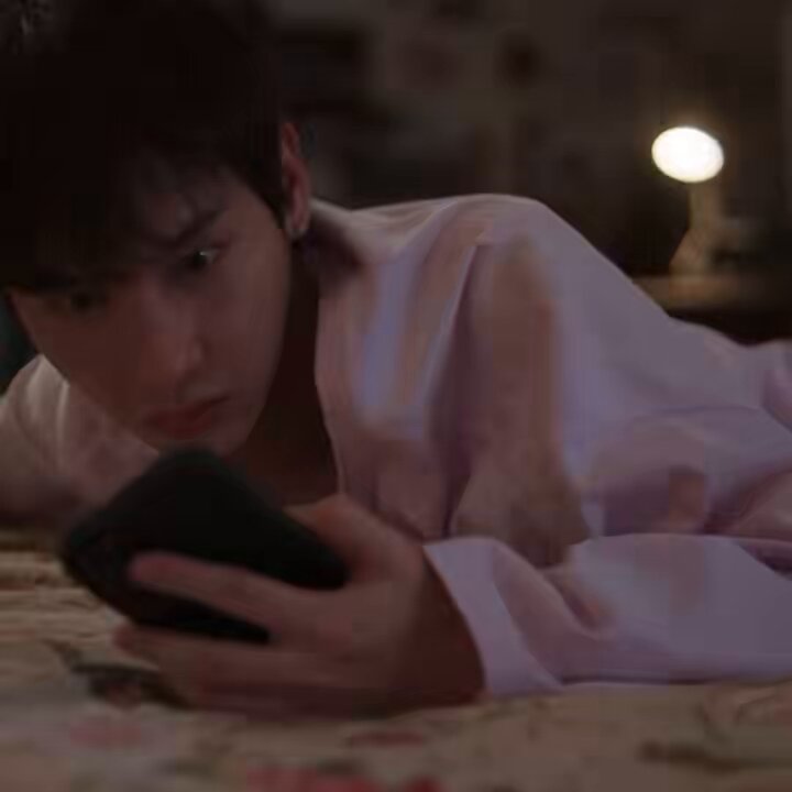 ปมในใจของจิระคือการที่คิดว่างานของตัวเองไม่มีค่าพอให้คนอื่นได้เห็น เพราะจะขายกี่ครั้งก็โดนกดราคา พอก่อมาซื้องานจิระเลยปลดล็อกปมในใจตรงนี้ ร้องไห้โฮเลย😭😭😭 ((จะว่าไปไอเลวนี้ก็นิสัยดีเหมือนกันนิ😔)) #BurnoutSyndromeSeriesEP3