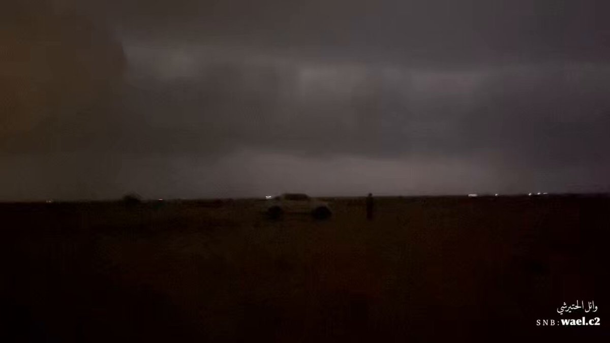 🛑 شاهد لحظات قدوم السحابة الاعصاريه التاريخية #ينبع الاثنين ٨ ديسمبر ٢٠٢٥ 🎥⚡️🌪️ #المدينه_المنوره