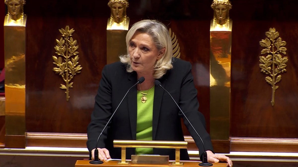 La vérité, c’est que ce débat et ce vote sont pour vous l’occasion d’instrumentaliser le budget de la défense pour faire passer votre loi de finances. Une loi de punition sociale et fiscale dont nous avons sur ces bancs, depuis des semaines, dénoncé la toxicité.