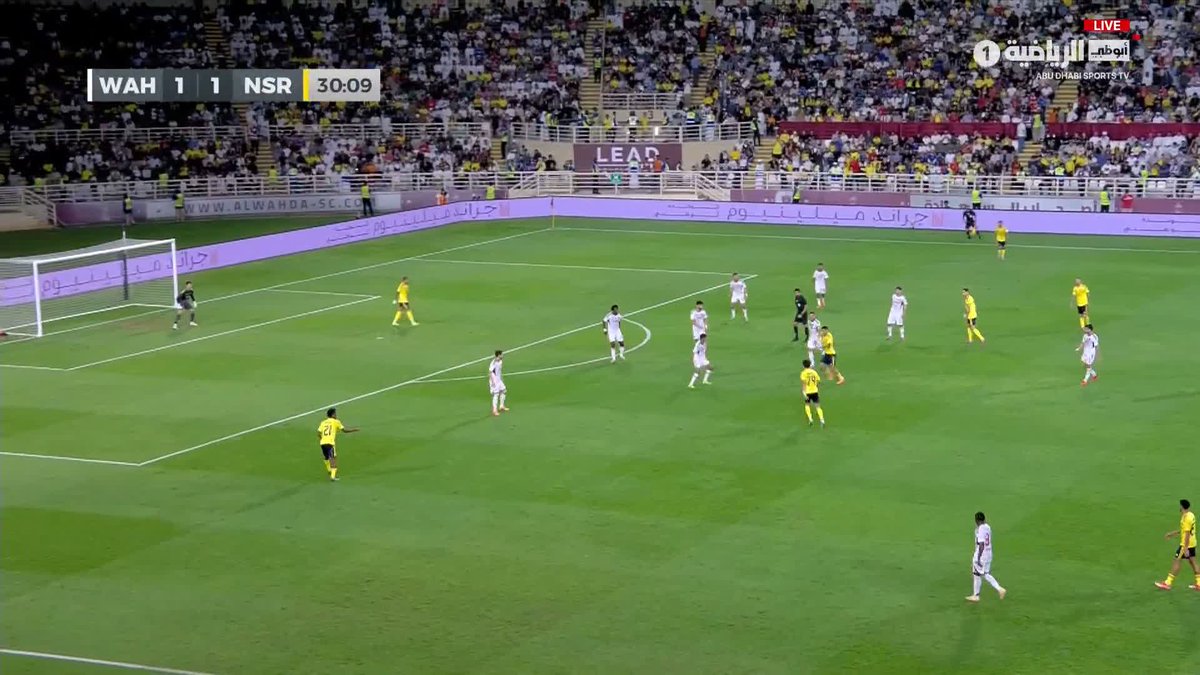 من خلال خبرتي للاعب ومشاركته السابقة مع يوفينتوس اللاعب لا يطلع من اليسار ابد ابد