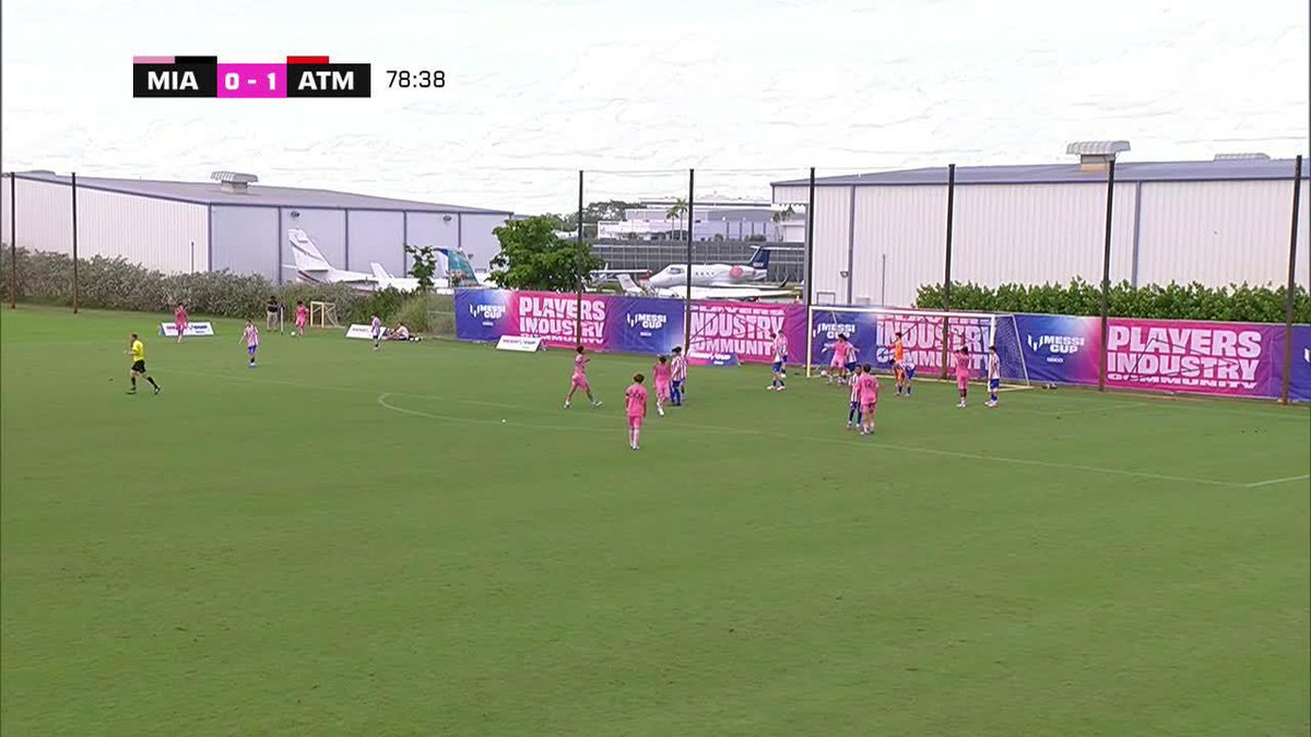 El Cadete A GANA por 0-1 al Inter Miami, con gol de Julen Sánchez tras robo y asistencia de Aitor Pérez. En los últimos minutos, Hugo Chica detuvo el penalti que hubiera supuesto el empate. Mañana, a las 18:00 vs Newell's Old Boys.