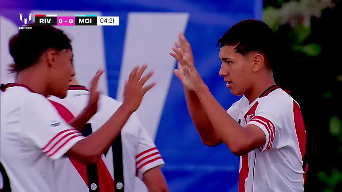 Recuperación alta, pase de RABONA y GOLAZO de los pibes de River vs Manchester City. Qué bien juega el 10, Felipe López. 💎🇦🇷