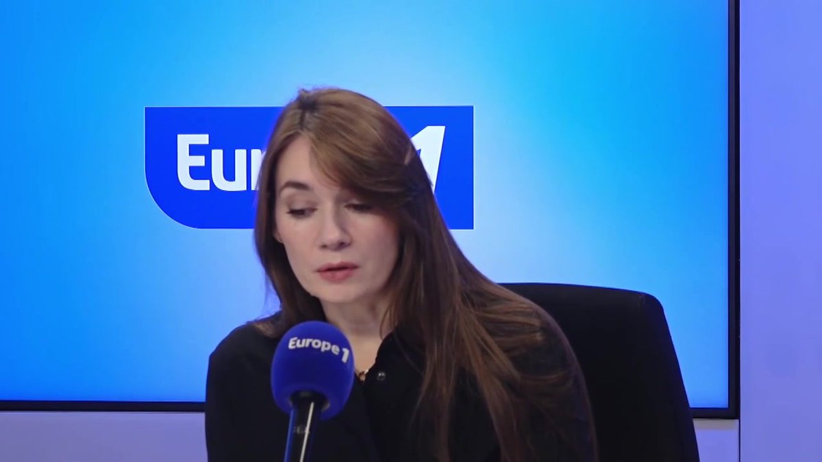 "Emmanuel Macron a décidé d'arrêter le dialogue avec la Russie, il a fait plusieurs déclarations très fortes contre ce pays donc il a changé son rôle" déclare Xenia Fedorova, dans #Europe1Soir sur #Europe1