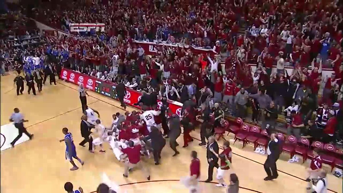 UN-BE-LIEVABLE 🗣️ #OTD in 2011, Indiana Basketball shocked No. 1 Kentucky on Christian Watford's iconic buzzer-beater ⭐️