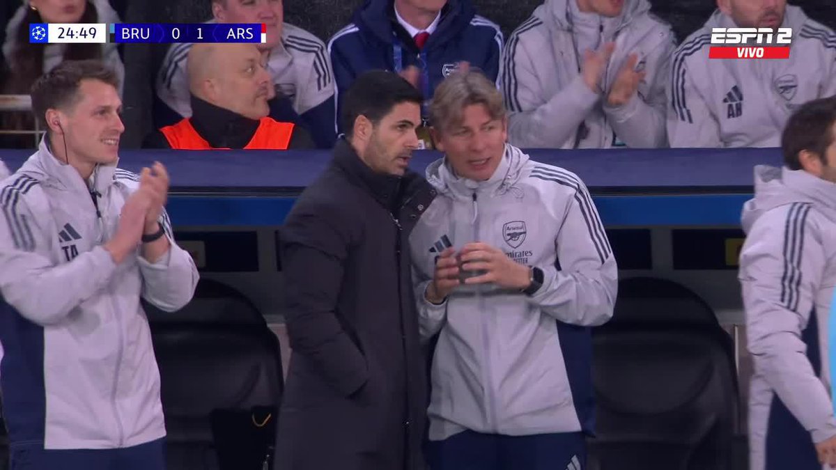 ¡EL GRINGO NO DEJÓ NI FESTEJAR A ARTETA! Tras el golazo de Madueke, Heinze no paró de darle indicaciones al DT del Arsenal. 📺 Toda la #UCL por #DisneyPlus Plan Premium