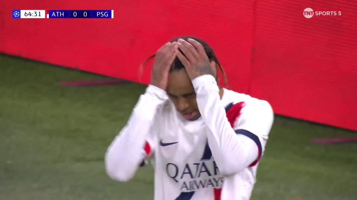 A team move that deserved a goal... but Bradley Barcola smacks the crossbar 😫 📺 TNT Sports &amp; @discoveryUK