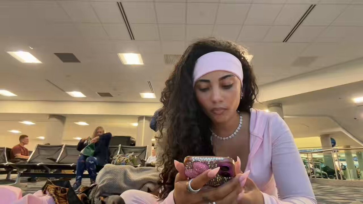 Summyah responds to FaZe Adapt saying she didn’t mean harm, then added she doesn’t understand how he won “Best Breakout Streamer” when he’s been in the content space for 15 years 😯👀