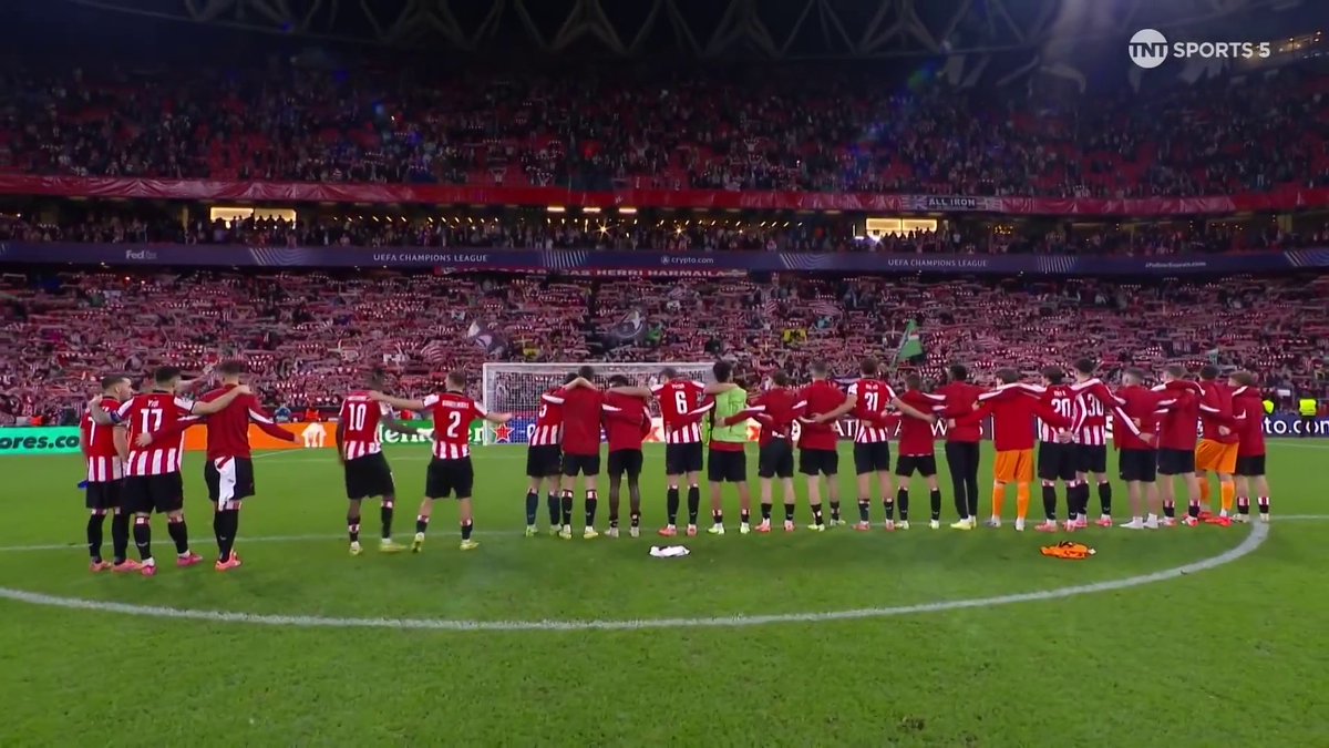 A terrific moment of unity between Athletic Club’s players and fans at San Mamés as they earn a point against Paris Saint-Germain ❤️ 📺 TNT Sports &amp; Discovery Channel UK