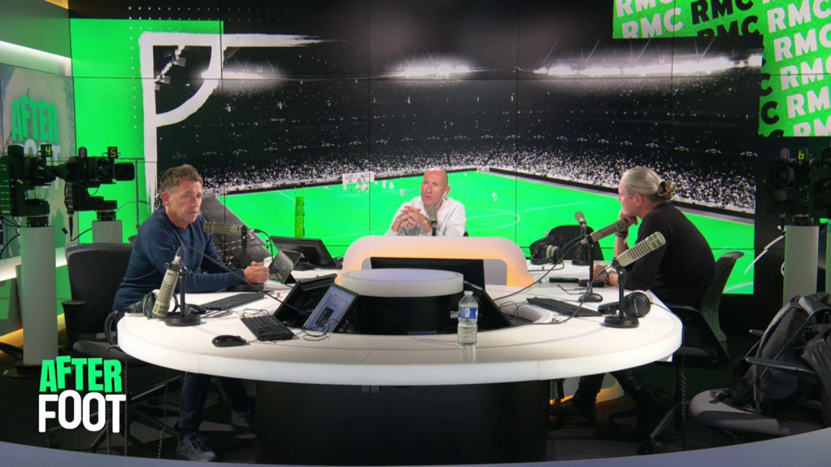 🗣💬 "Depuis le mois d'août, le PSG n'est pas dans une vie normale. Le club aura vraiment fait six mois sans équipe type." Daniel Riolo regrette de voir un Paris qui n'est toujours pas au complet à mi-saison.