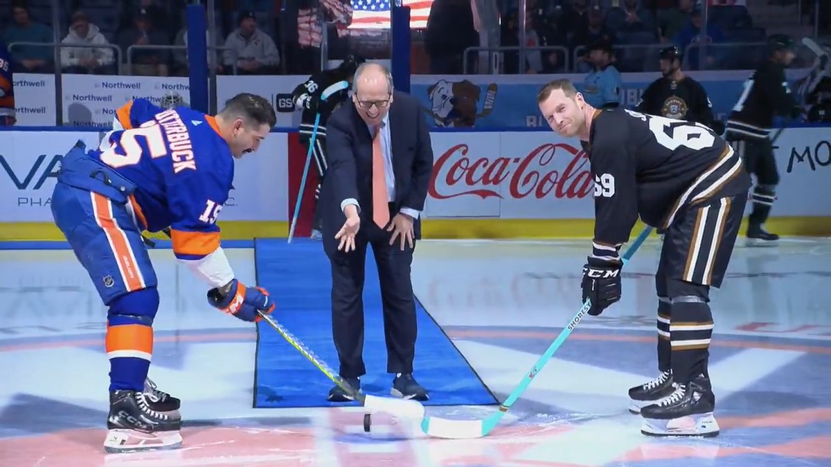 #Isles Co-owner Jon Ledecky dropped the ceremonial puck before tonight’s Shoresy Classic at UBS Arena.