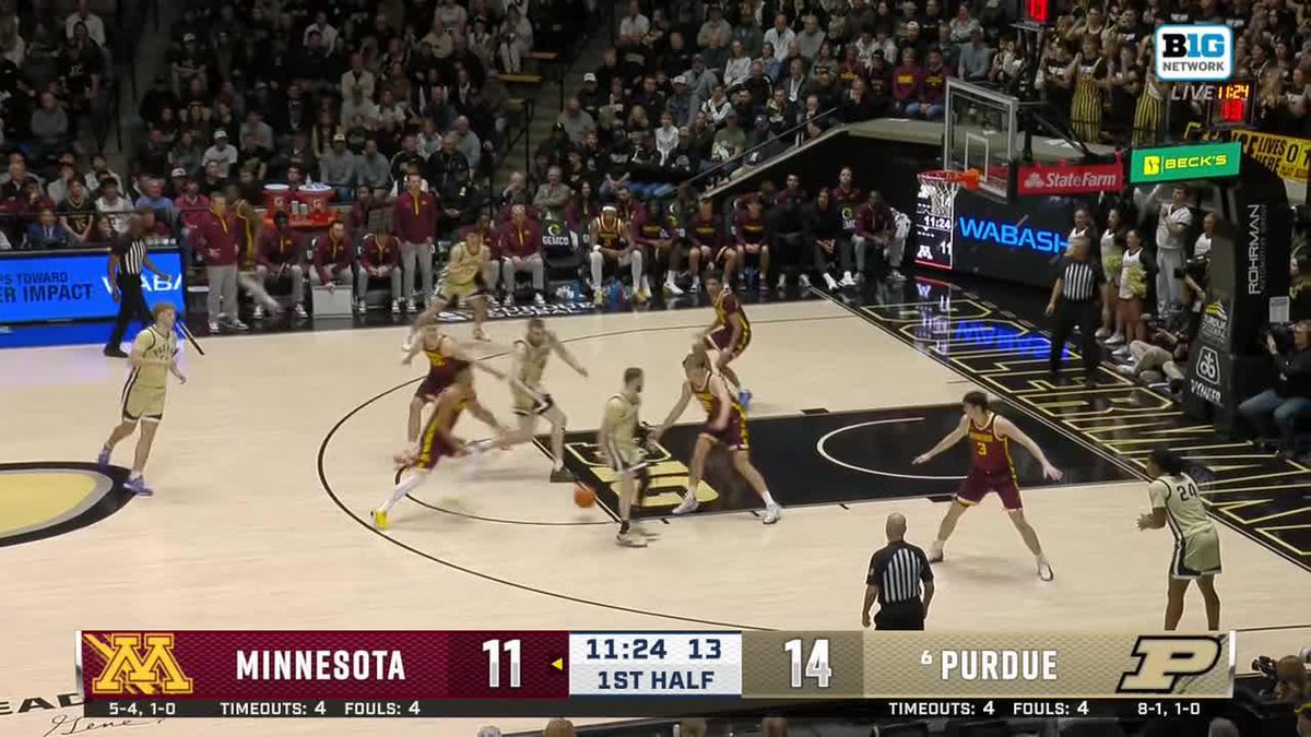 Braden Smith GORGEOUS behind-the-back dime for the Cluff hammer 😮‍💨 Purdue Men's Basketball (via Big Ten Network)