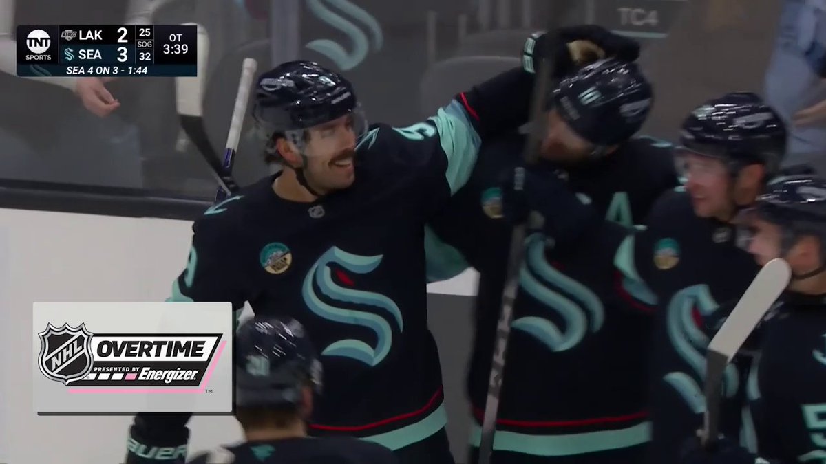 THIS GAME IS DUNN 🦑 Vince Dunn scores the winner in Energizer overtime for the Seattle Kraken!