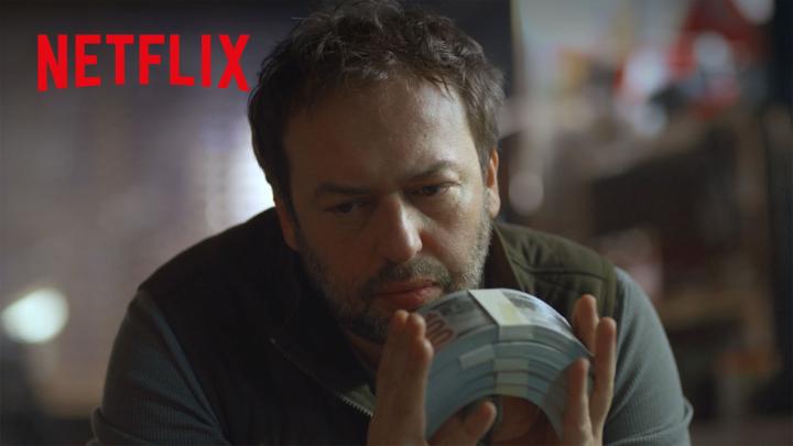 Buldukları para, kaybettikleri huzur olabilir. Mini dizi Kasaba şimdi sadece Netflix'te.